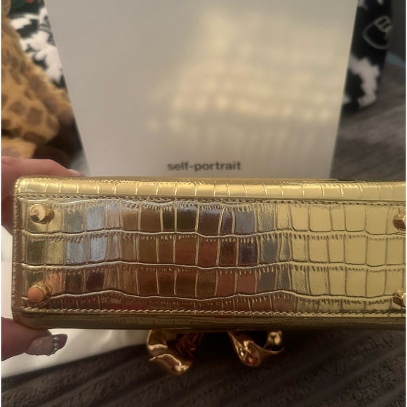 ⚡️⚡️SELF PORTRAIT GOLD BOW CROC BAG⚡️⚡️ - Picture 8 of 10